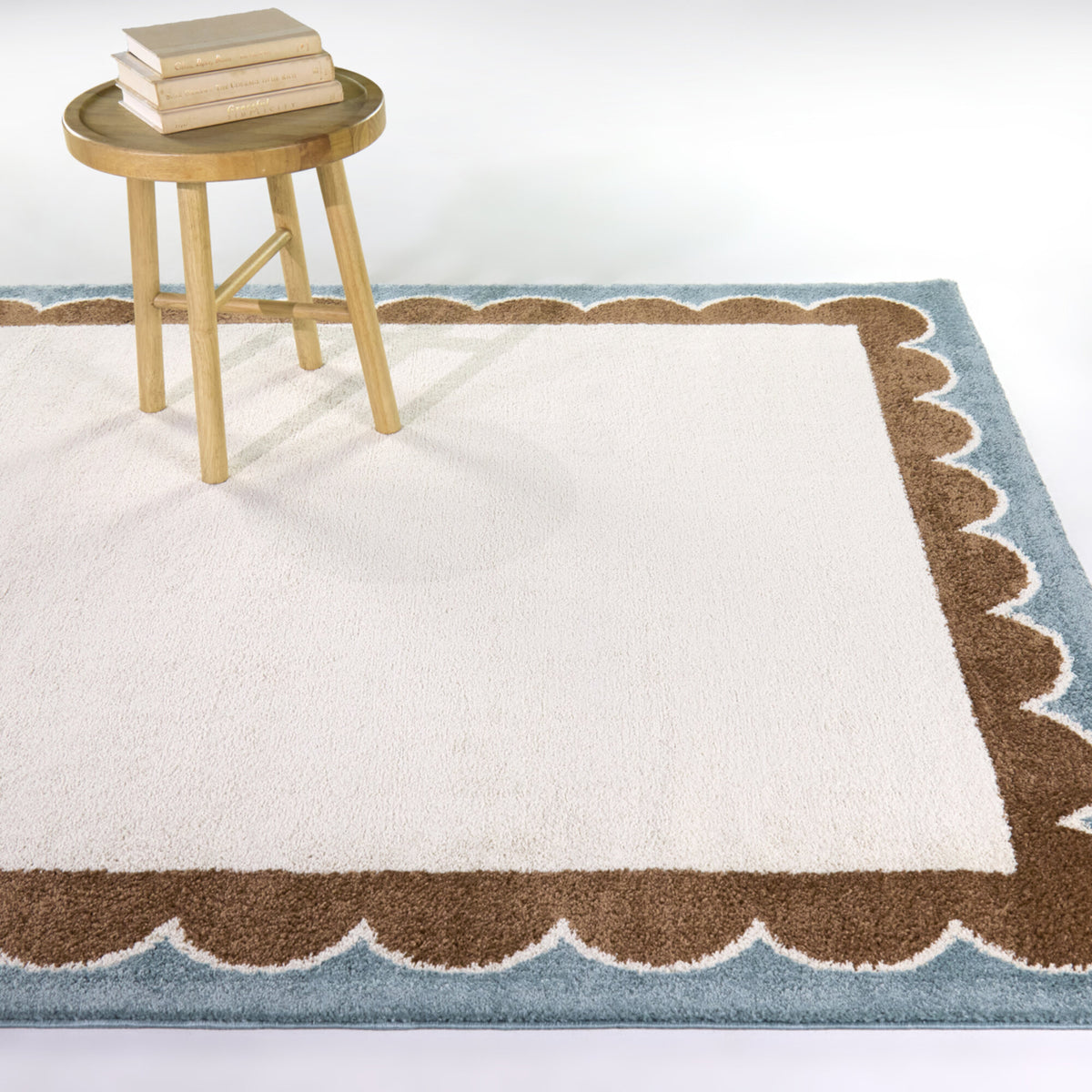 Caldeira Scalloped Border  Area Rug
