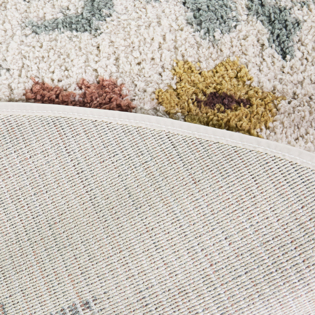 Fairvew Tossed Floral Oval Area Rug