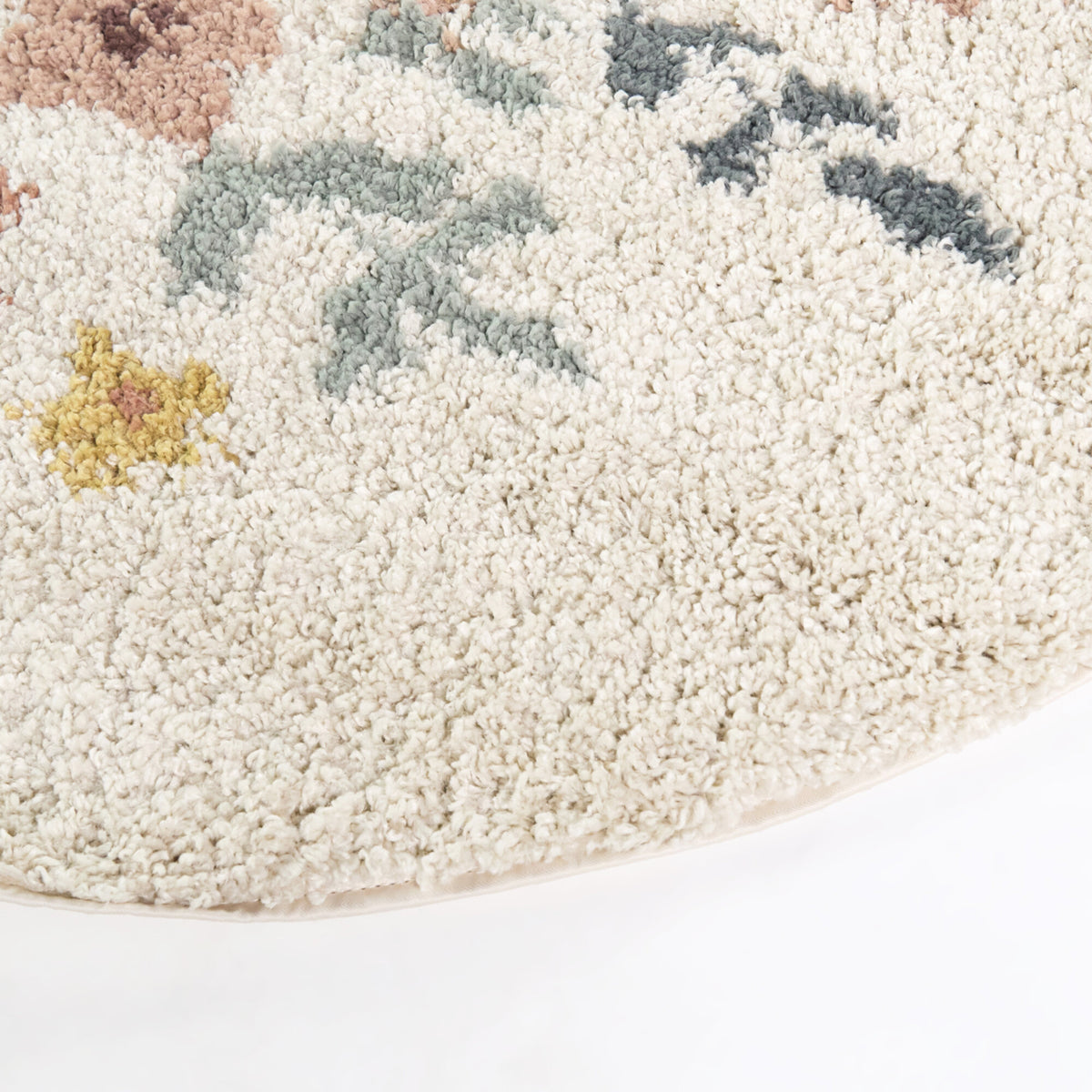 Fairvew Tossed Floral Oval Area Rug