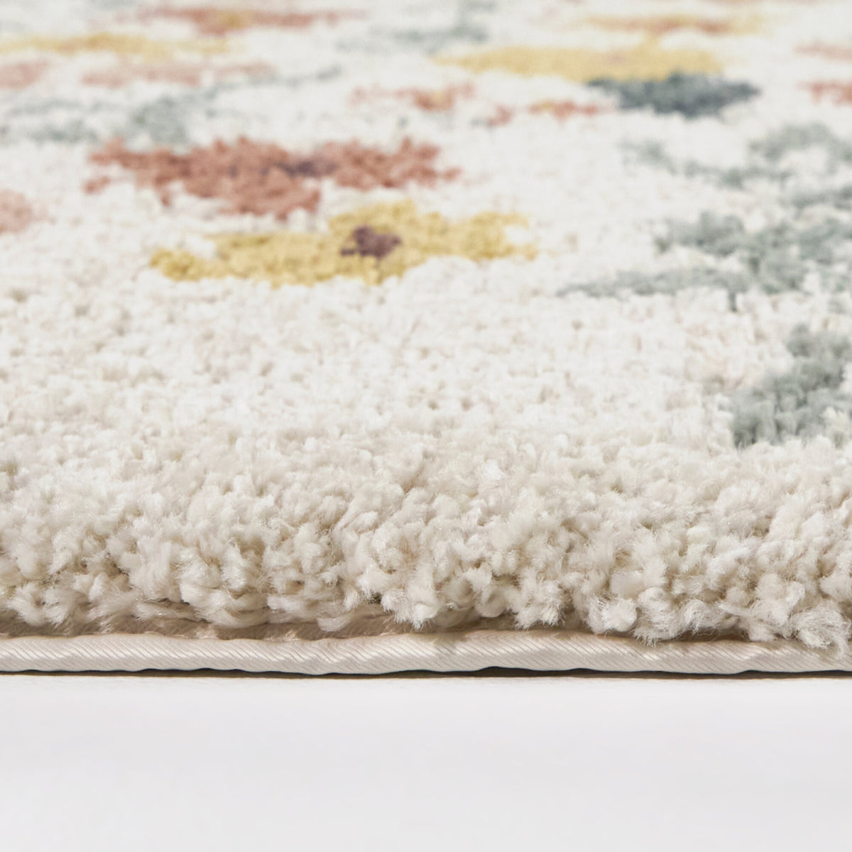 Fairvew Tossed Floral Oval Area Rug