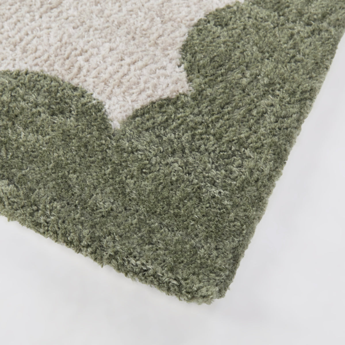 Callahan Scalloped Border Area Rug