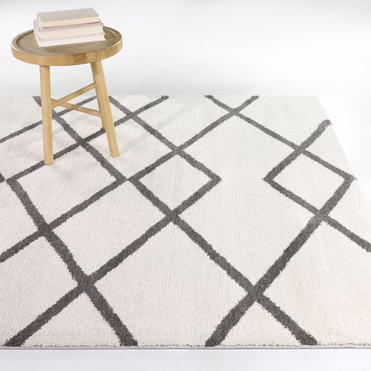Christine Diamond Geometric  Area Rug