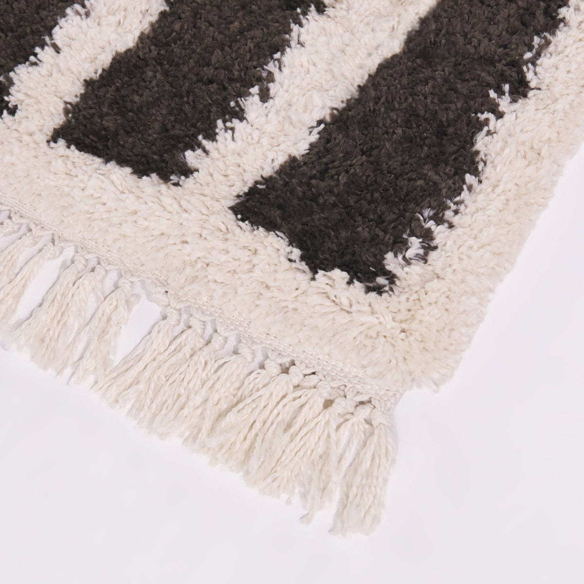 Adelia Geometric Grid Area Rug