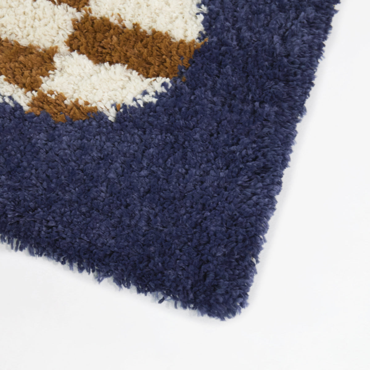 Candelaria Checkered Scallop Border Area Rug